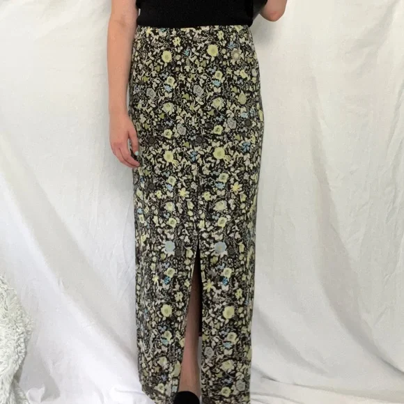 Vintage Floral Maxi Skirt 🥂 - Picture 3 of 5